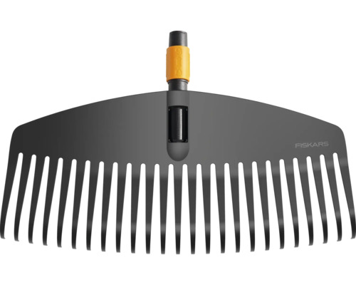 Fiskars hrable na zber lístia v záhrade