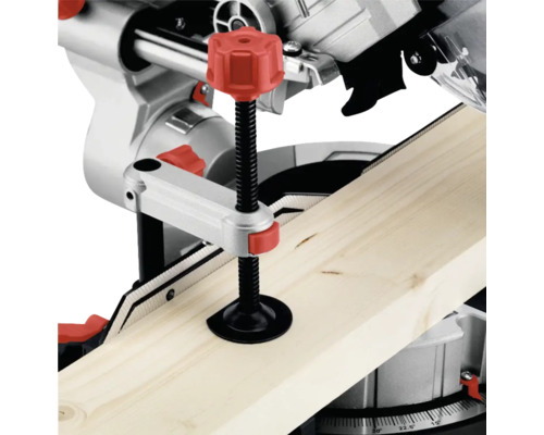 Pokosová píla s držiakom obrobku a dreveným trámom