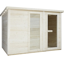 Drevená sauna so sklenenými dverami a ventiláciou
