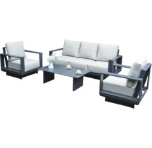 Záhradný nábytok so sedačkou, dvoma kreslami a stolom