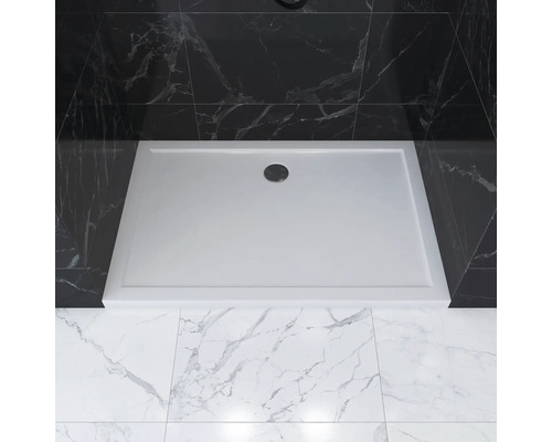 Obdĺžniková akrylátová sprchová vanička v kúpeľni