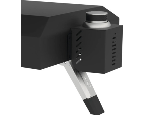 Detailný pohľad na čiernu pec na pizzu so strieborným ovládacím gombíkom a opornou nohou.