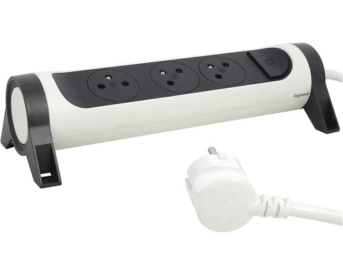 Predlžovací kábel s tromi zásuvkami a zástrčkou