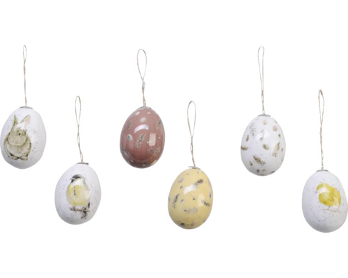 Rôzne maľované veľkonočné vajíčka na zavesenie
