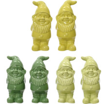 Keramické záhradné trpaslíky v rôznych farebných odtieňoch