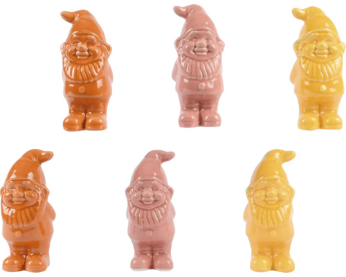 Niekoľko keramických záhradných trpaslíkov