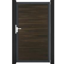 Drevená záhradná bránka s kovovým rámom a rukoväťou