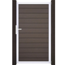 Drevená záhradná bránka s bielym rámom a rukoväťou