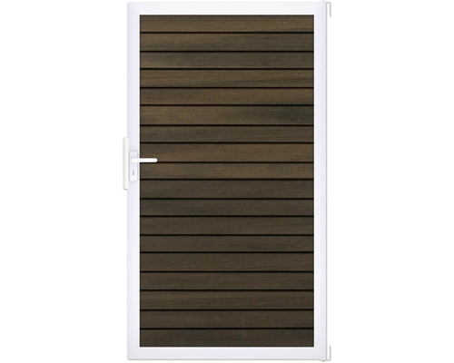 Záhradné dvere s vodorovnými drevenými panelmi a madlom