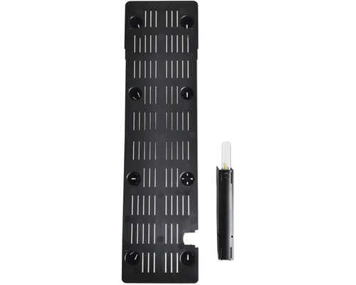 Čierny držiak náradia s otvormi a svetelným zdrojom