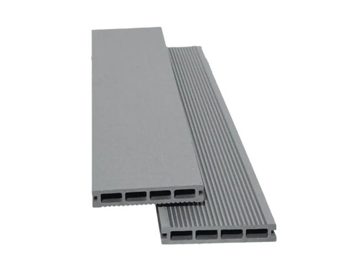 Plastové terasové dosky s ryhovaným a hladkým povrchom
