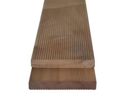 Drevená terasová doska s ryhovaným povrchom