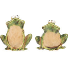 Dve zelené žabie figúrky ako záhradná dekorácia
