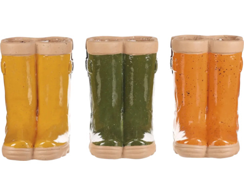 Tri kvetináče v tvare gumákov