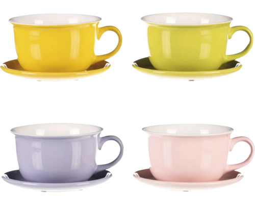 Štyri šálky na čaj s podšálkami v rôznych farbách
