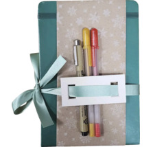 Darčeková súprava s poznámkovým blokom, perami a stuhou