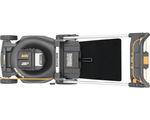 Pohľad zhora na akumulátorovú kosačku na trávu so samohybným pohonom