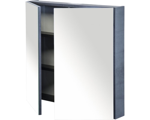 Otvorená zrkadlová skrinka s policami