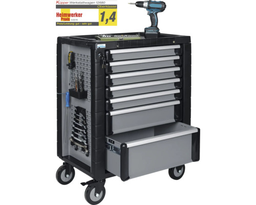 Pojazdný dielenský vozík so siedmimi zásuvkami a dierovanou stenou vrátane náradia a akumulátorového skrutkovača.