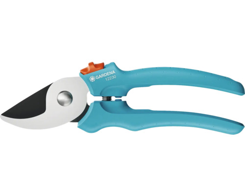 Záhradné nožnice s čepeľou a rukoväťou