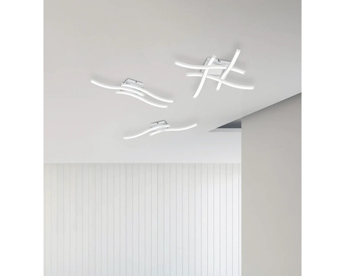 Tri stropné svietidlá so zakrivenými a rovnými LED prvkami na strope