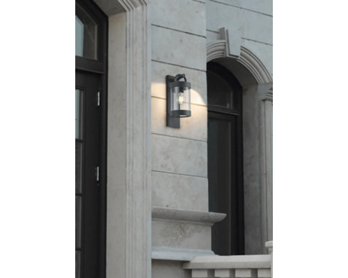 Nástenné svietidlo s valcom zo skla pre vonkajšie použitie na stene domu