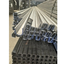 Hromada oceľových profilov pre konštrukciu