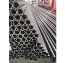 Oceľové rúry v stohu