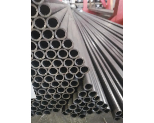 Oceľové rúry v stohu