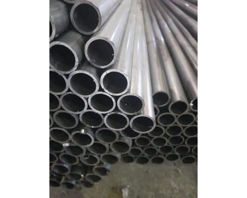 Stoh okrúhlych kovových rúr pre stavebné projekty