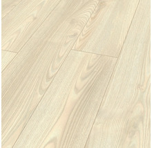 Svetlá laminátová podlaha s drevenou štruktúrou