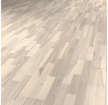 Svetlá drevená podlahová krytina v interiéri