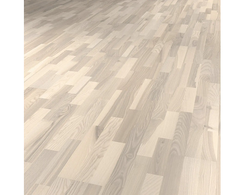 Svetlá drevená podlahová krytina v interiéri