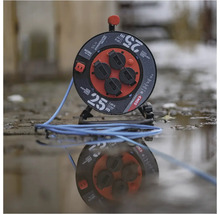 Káblový bubon s 25 metrami modrého kábla a štyrmi zásuvkami