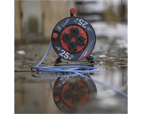 Káblový bubon s 25 metrami modrého kábla a štyrmi zásuvkami