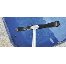 Kefa na bazén s teleskopickou tyčou na čistenie bazéna.