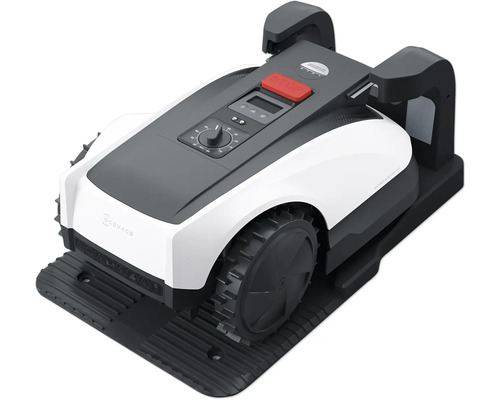 Robotická kosačka na nabíjacej stanici