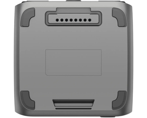 Spodná strana akumulátora s kontaktmi a gumovými nožičkami