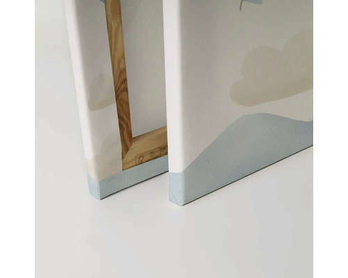 Detail dvoch plátien s dreveným rámom