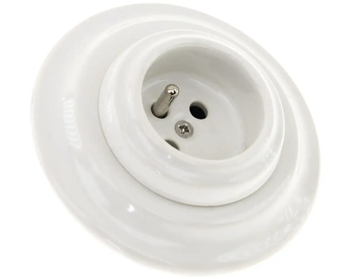 Keramická zásuvka na omietku