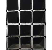 Stoh hranatých rúrok z kovu