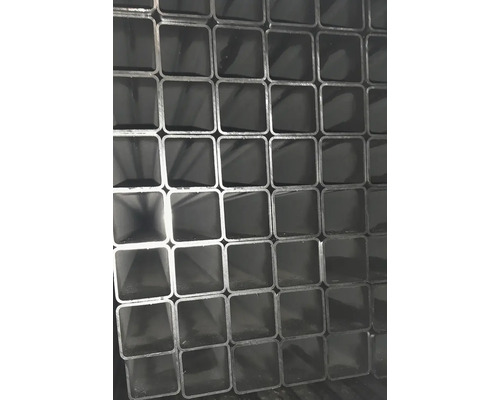 Štvorcové oceľové rúry v stohu