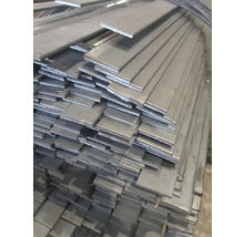 Hromada plochých oceľových výrobkov