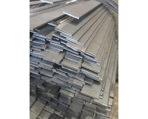 Hromada plochých oceľových výrobkov