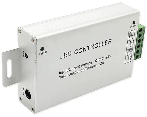 LED kontrolér s vstupným napätím 12-24 voltov a výstupným prúdom 12 ampérov