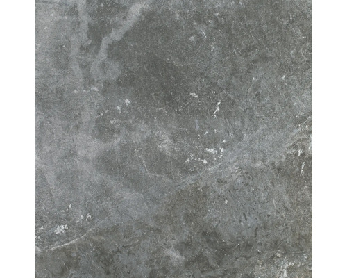 Detail šedej podlahovej dlaždice s betónovým vzhľadom