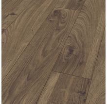 Detail laminátovej podlahy s dreveným vzhľadom