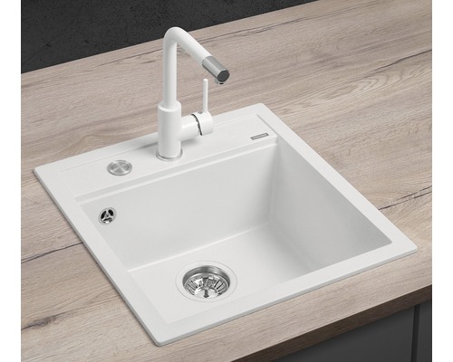 Granitový drez s batériou na pracovnej doske