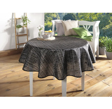 Okrúhly stôl so vzorovaným obrusom vonku