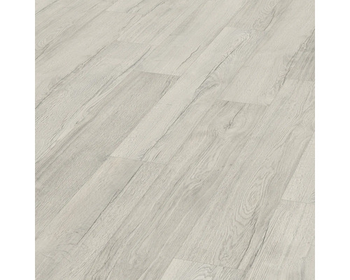 Položené laminátové podlahové dosky so vzhľadom dreva